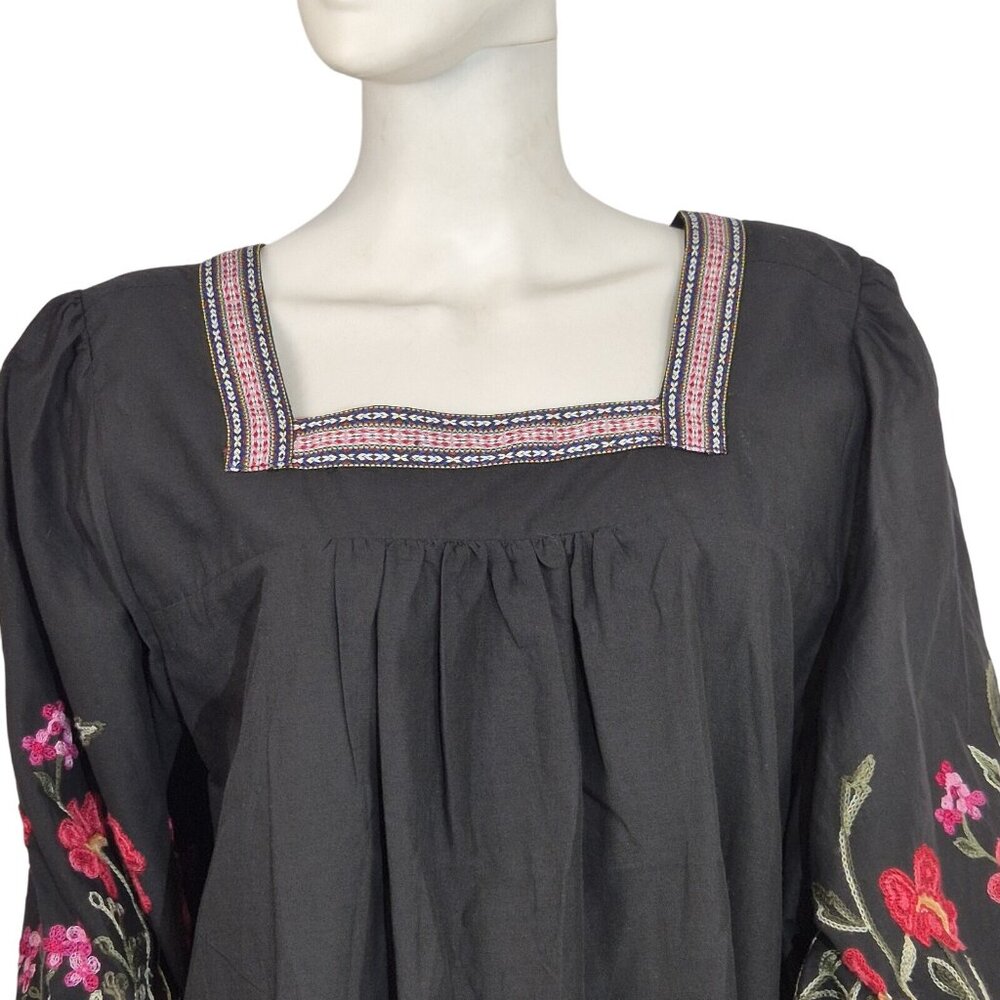 Calessa Women's Size M Floral Peasant Top Black Side Slits  Embroidered (53) - Picture 3 of 12